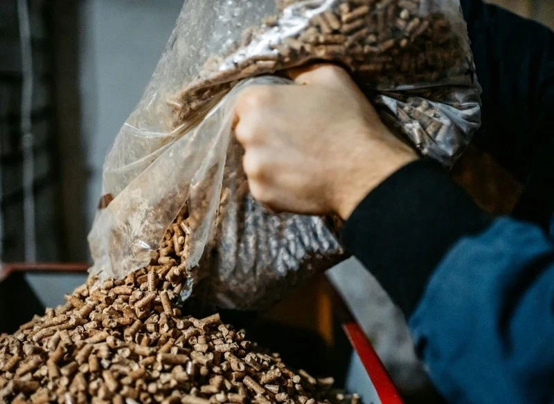 Ceny pelletu zależą od producenta oraz regionu Polski