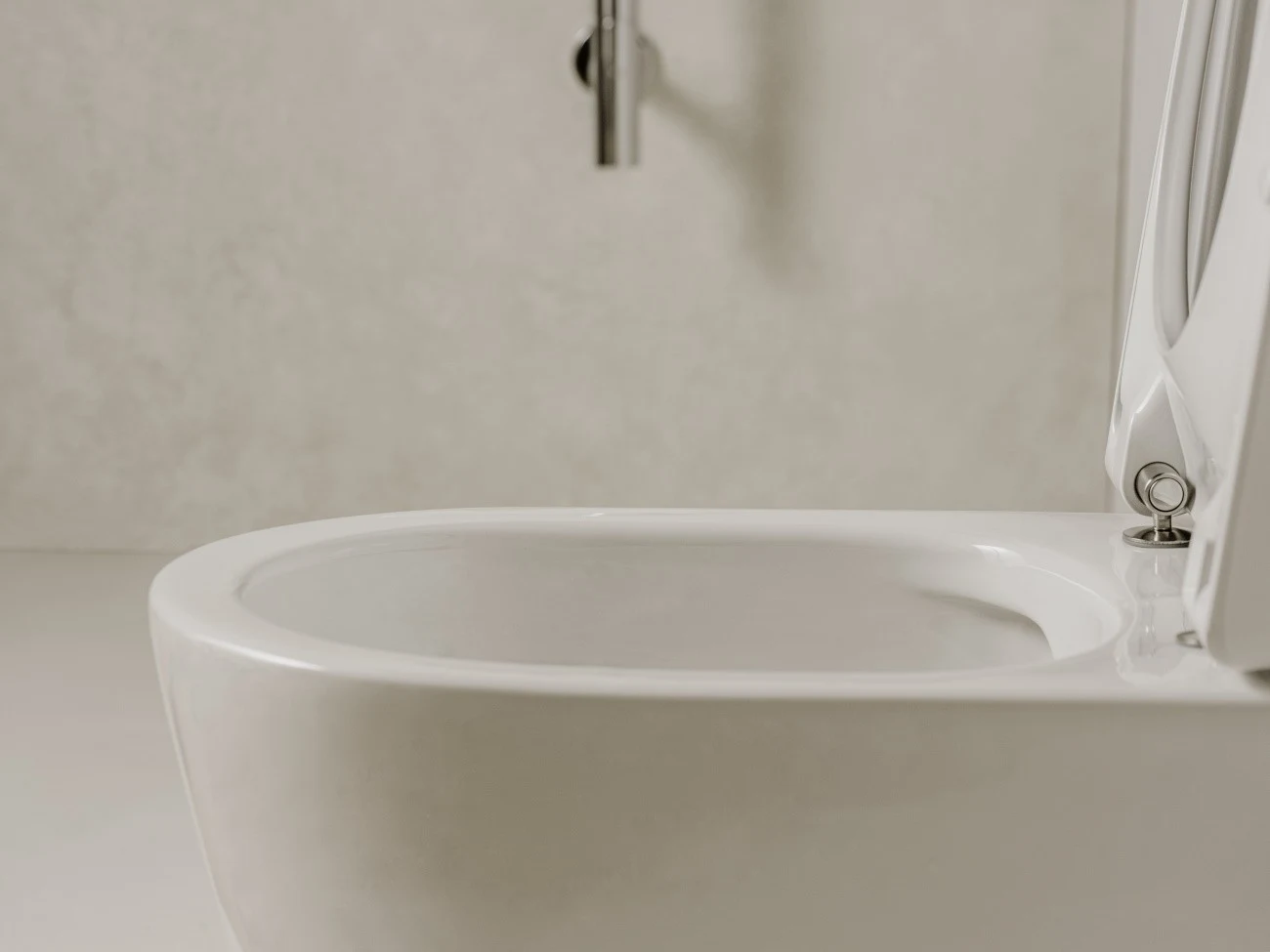 Wybierając toaletę warto zdecydować się na model bezrantowy /materiały promocyjne