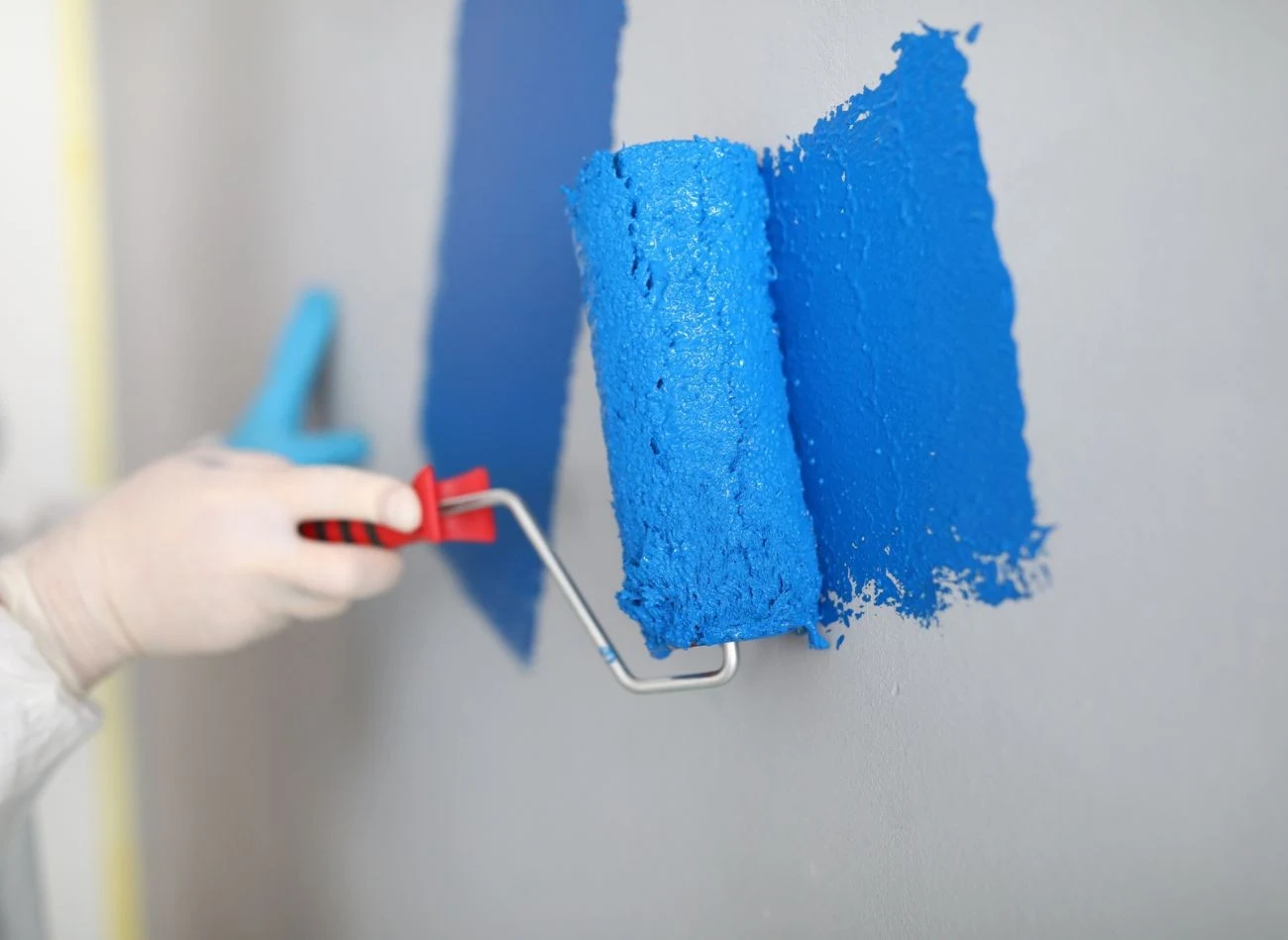 Ile kosztuje malowanie ścian. Na ostateczną cenę skąłda się kilka czynników.