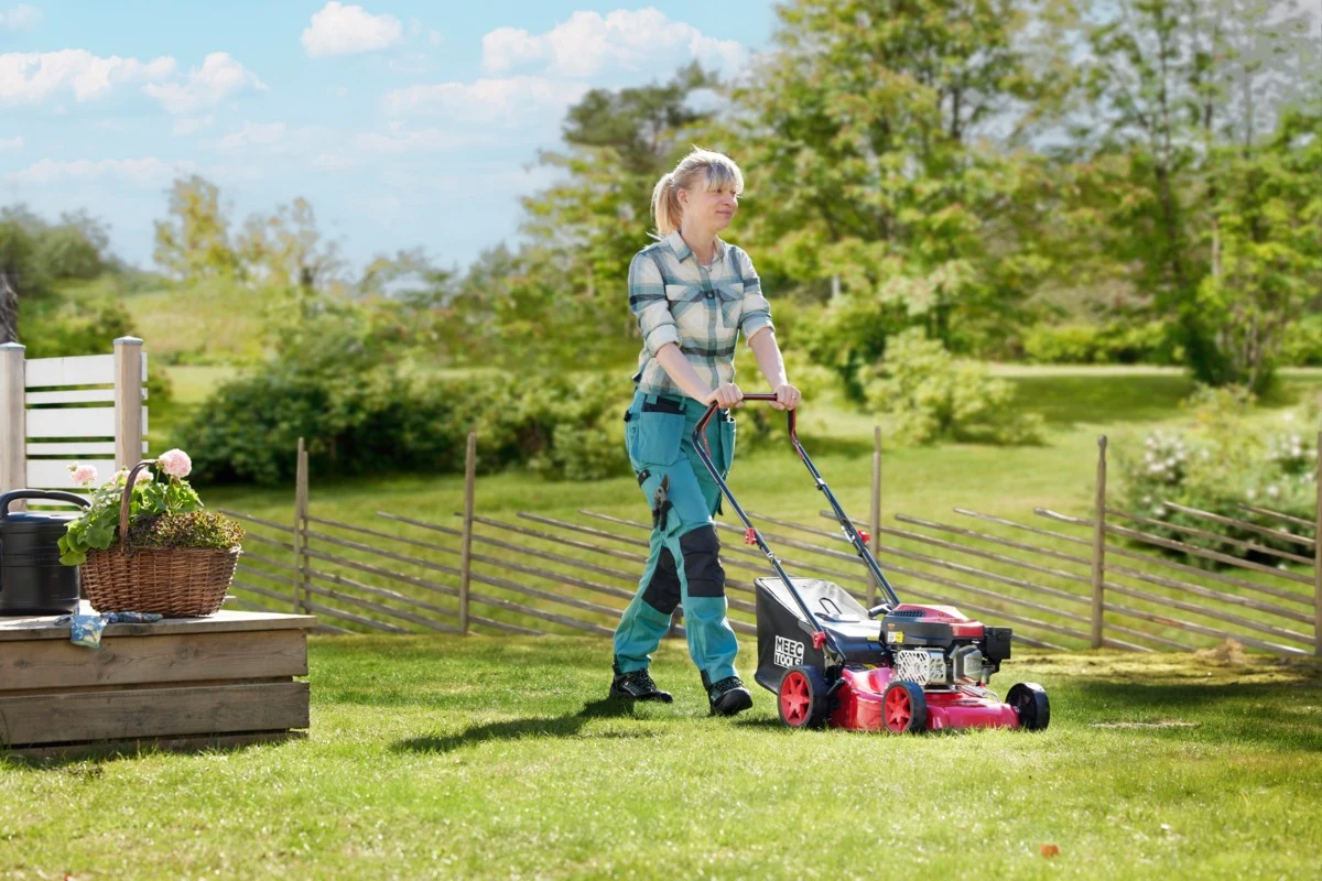 Koszenie trawnika warto zacząć już w kwietniu /