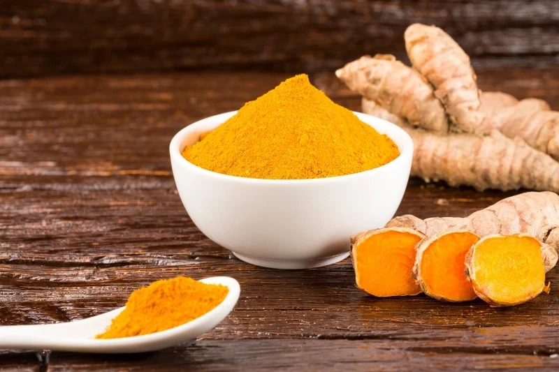 Z kurkumy można wykonać ochronne opryski lub przygotować płynny nawóz