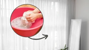 Jak prać firanki, aby były białe? Przedstawiamy najlepsze domowe sposoby.