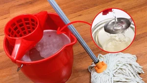 Wyjaśniamy, jak myć podłogę, by nie zostawały na niej smugi.