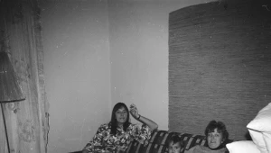 Słomiana makatka na ścianie, cerata na stole, to m.in znaki rozpoznawcze PRL-u/