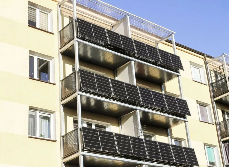 Na zdjęciu samowystarczalny energetycznie blok mieszkalny w Szczytnie