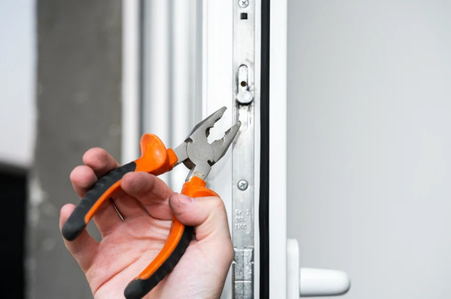 Nieszczelne okna przyczyniają się do wzrostu opłat za ogrzewanie