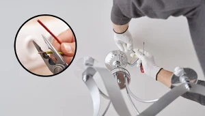 Poniżej przygotowaliśmy dla ciebie krótki przewodnik na temat tego, jak zamontować lampę do sufitu.