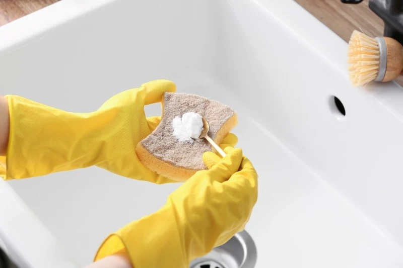 Kiedy na zatkany zlew kret nie pomaga, możesz wypróbować domowe sposoby