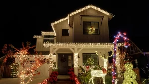 Nawet jeśli masz ochotę ustroić swój dom „na bogato” i rozświetlić go niczym choinkę, pamiętaj, że przesada nigdy nie wygląda dobrze.