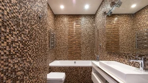 Mozaika jest łatwa w utrzymaniu w czystości, a na jej niewielkiej fakturze osady z mydła lub plamy są mniej widoczne