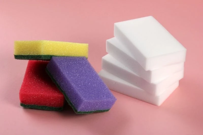 Magiczne gąbki świetnie czyszczą zabrudzenia