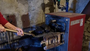 Czy warto palić miałem? Sprawdźcie./East News