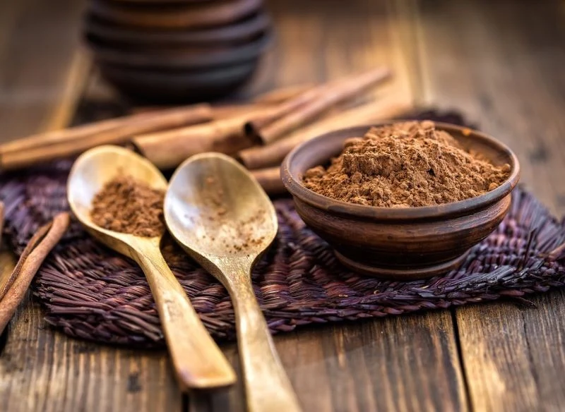 Cynamon posiada właściwości antybakteryjne i przeciwzapalne.