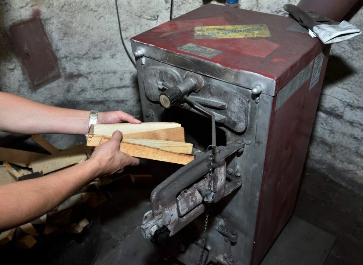 Wyjaśniamy, kogo dotyczy wymiana pieca, czy można dostać dofinansowanie i jakie są kary za nie przestrzeganie przepisów