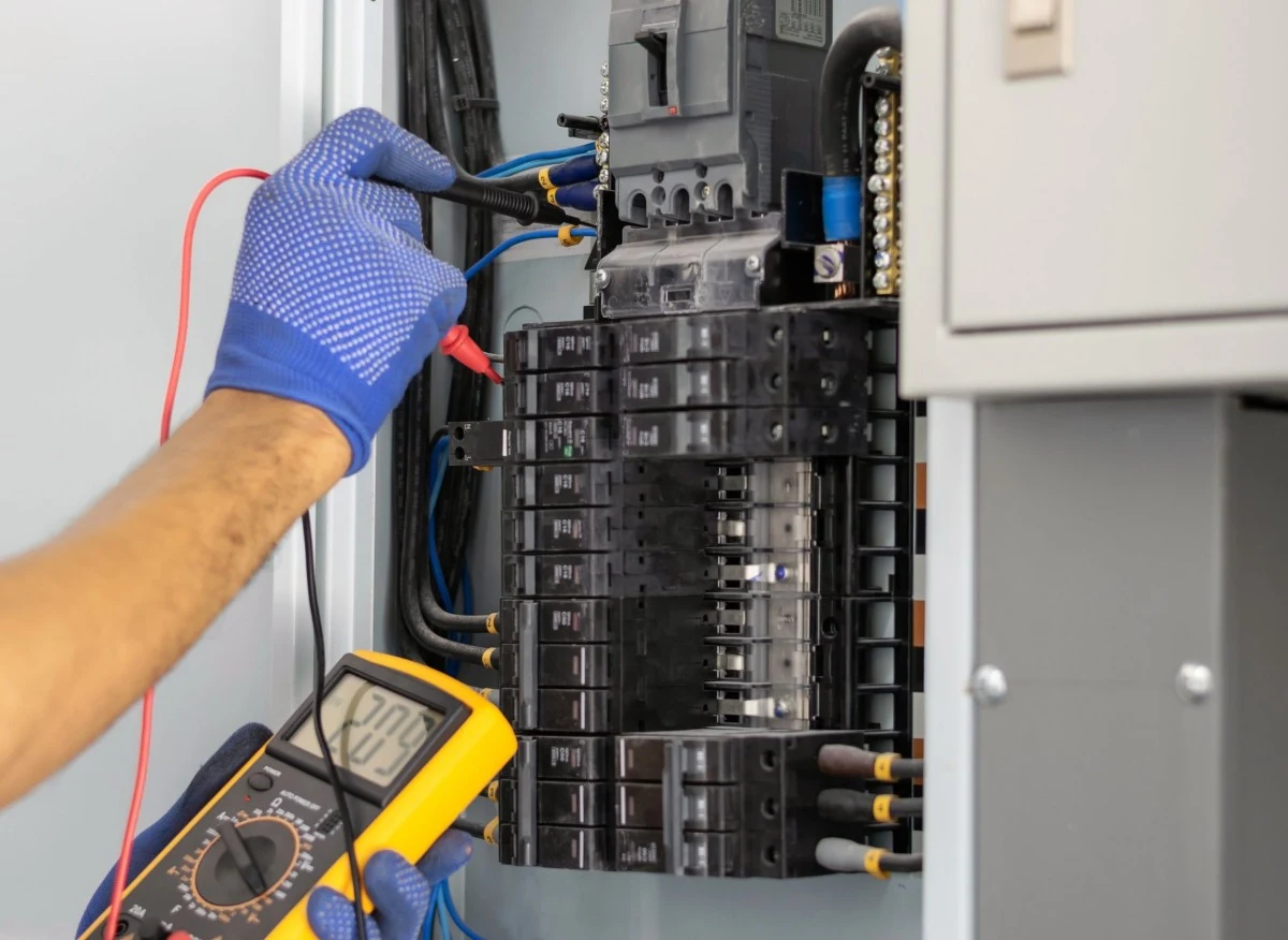 Właściciel budynku ma obowiązek przeprowadzania kontroli instalacji elektrycznej