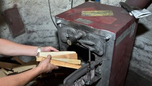 Wyjaśniamy, kogo dotyczy wymiana pieca, czy można dostać dofinansowanie i jakie są kary za nie przestrzeganie przepisów./EastNews