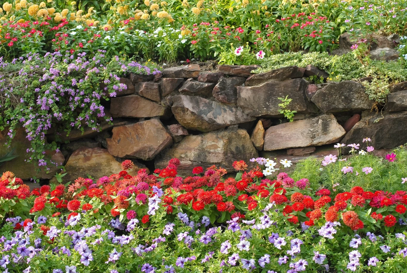 Ozdobne murki zakryją skarpę i urozmaicą ogród