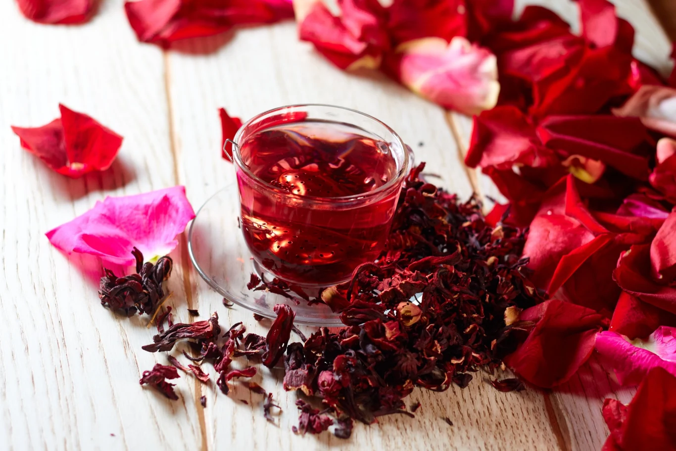 Na bazie hibiskusa można przygotować pyszną herbatę
