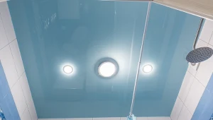 Sufit napinany jest lekki i nie obciąża konstrukcji.