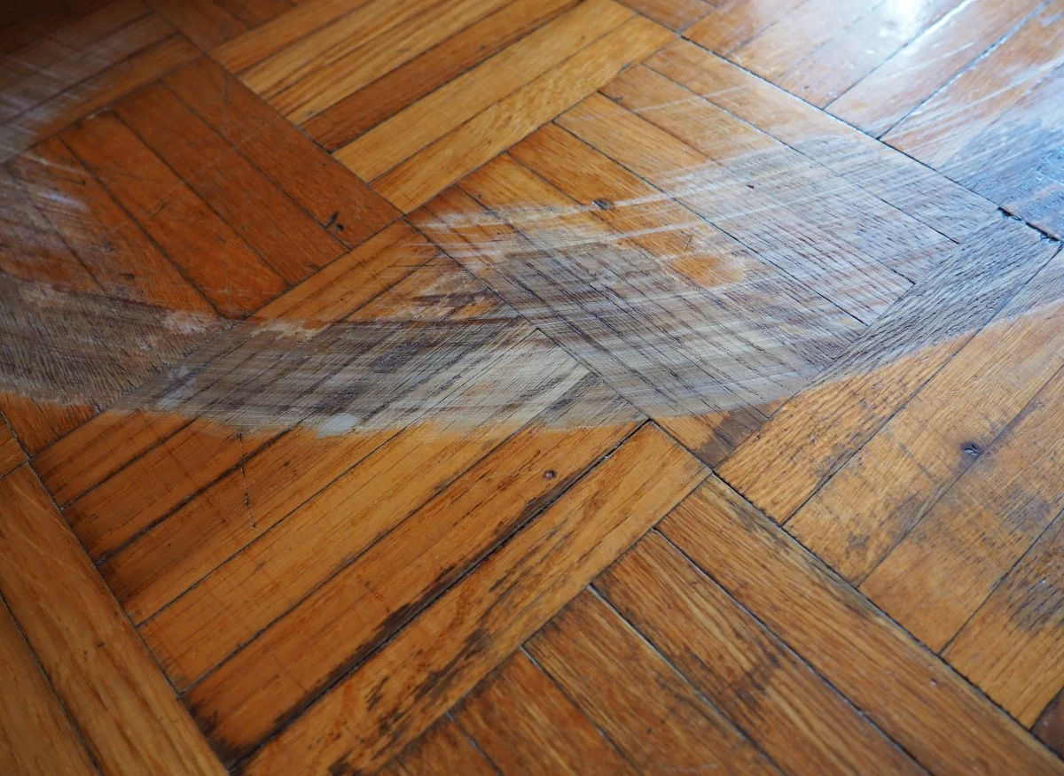 Cyklinowanie to niejedyny sposób na odnowienie drewnianej podłogi