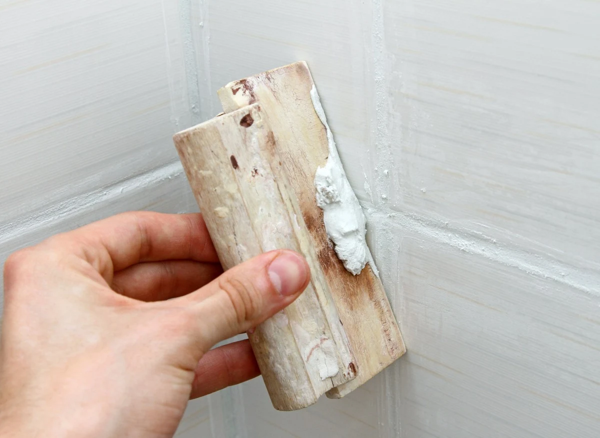 Z wymiana starych fug z łatwościa poradzisz sobie sam