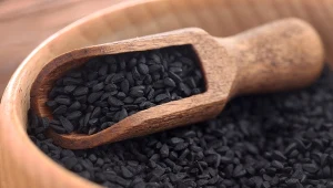 Kleopatra i Nefretete lubiły wykorzystywać olej z czarnuszki do tuszowania niedoskonałości urody.