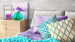 Very Peri - odcień przywodzący kwiaty barwinka to kolor roku 2022