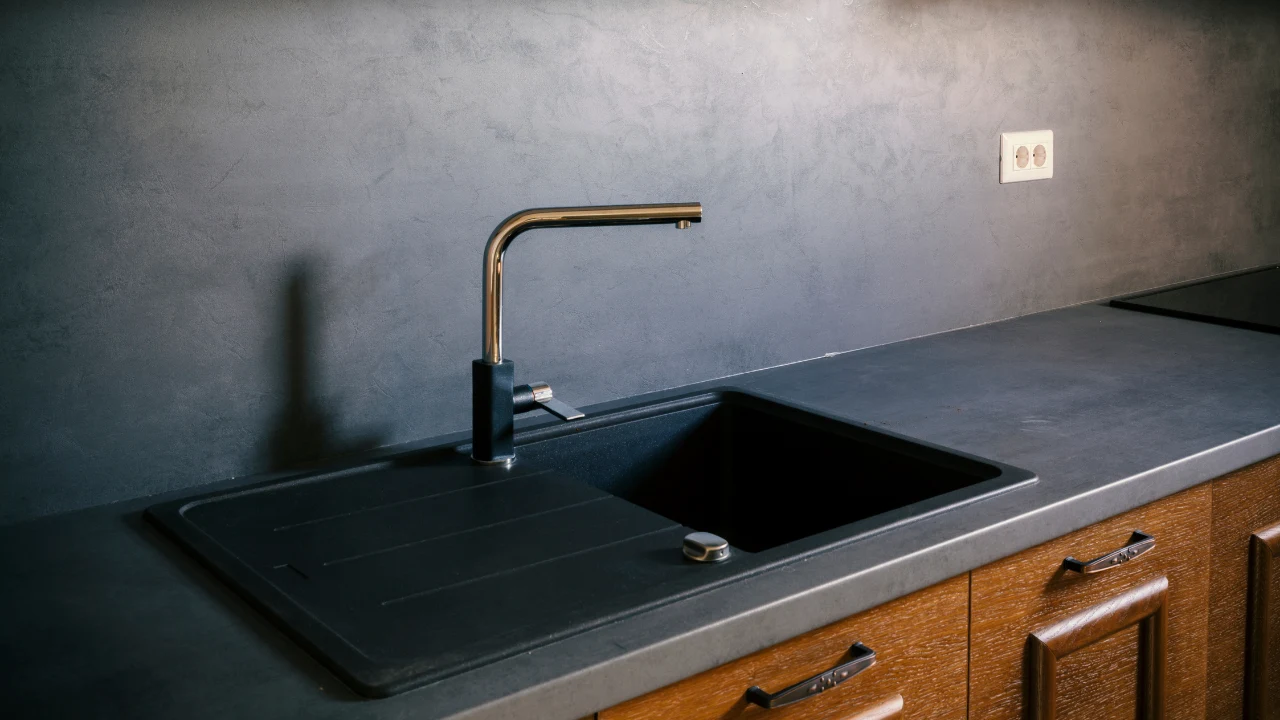 Blat z konglomeratu to tańsza alternatywa dla blatów kamiennych