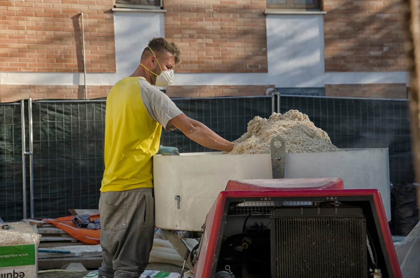„Roślinny” kompozyt powstaje przez połączenie włókien lub paździerzy konopi z wapnem