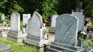 Sprzątanie nagrobków: Marmur i piaskowiec