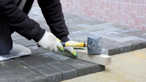 Na to zwróć uwagę wybierając kostkę brukową?