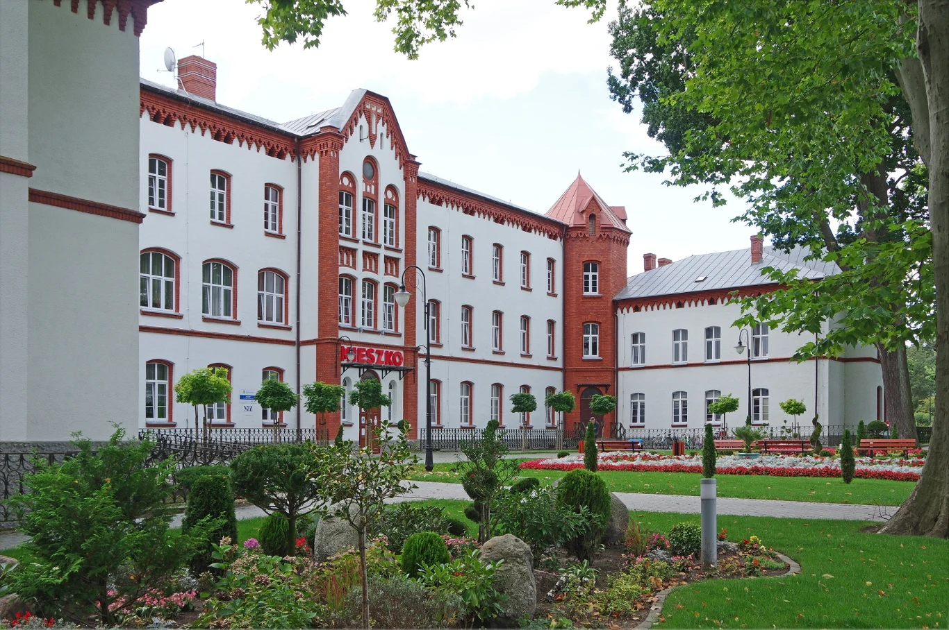 Uzdrowisko, które zachwyca bazą zabiegową oraz walorami leczniczymi. Dlaczego warto przyjechać tutaj, by odpocząć?