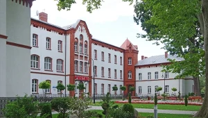 Seniorzy przyjeżdżają tu odpocząć. Lokalne solanki i borowiny znane są w całym kraju