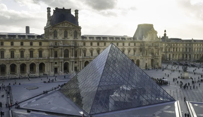 Sypiący się Luwr zamyka jedną z części. Po audycie odkryto niepokojące uszkodzenia