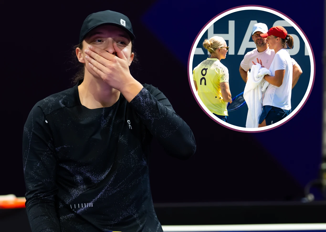 Na zdjęciu Iga Świątek oraz członkowie jej sztabu - Wim Fissette i Daria Abramowicz Młoda kobieta w sportowym, ciemnym stroju i czapce zasłania usta dłonią, wyrażając zaskoczenie lub emocje; w okrągłej wstawce w prawym górnym rogu widoczne trzy osoby w sportowych ubraniach rozmawiające ze sobą i uśmiechnięte.