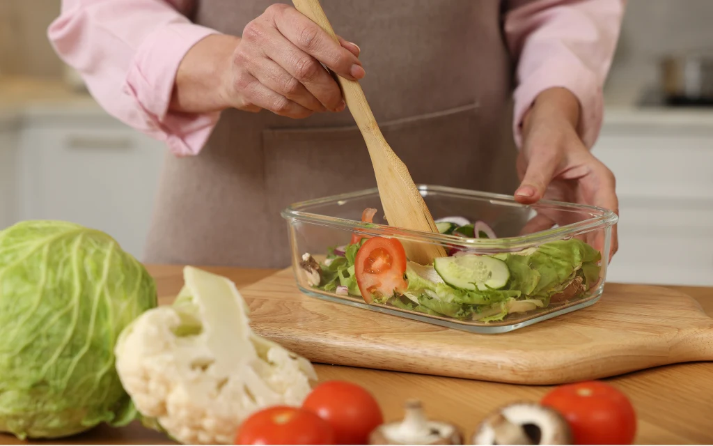 To największy błąd w diecie kobiet po 45. roku życia. Dietetyczka wyjaśnia