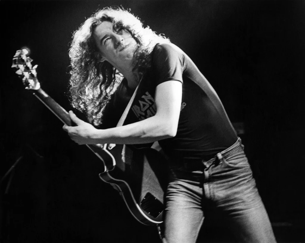 Dennis Stratton w składzie Iron Maiden w 1980 r. Dennis Stratton w składzie Iron Maiden w 1980 r.