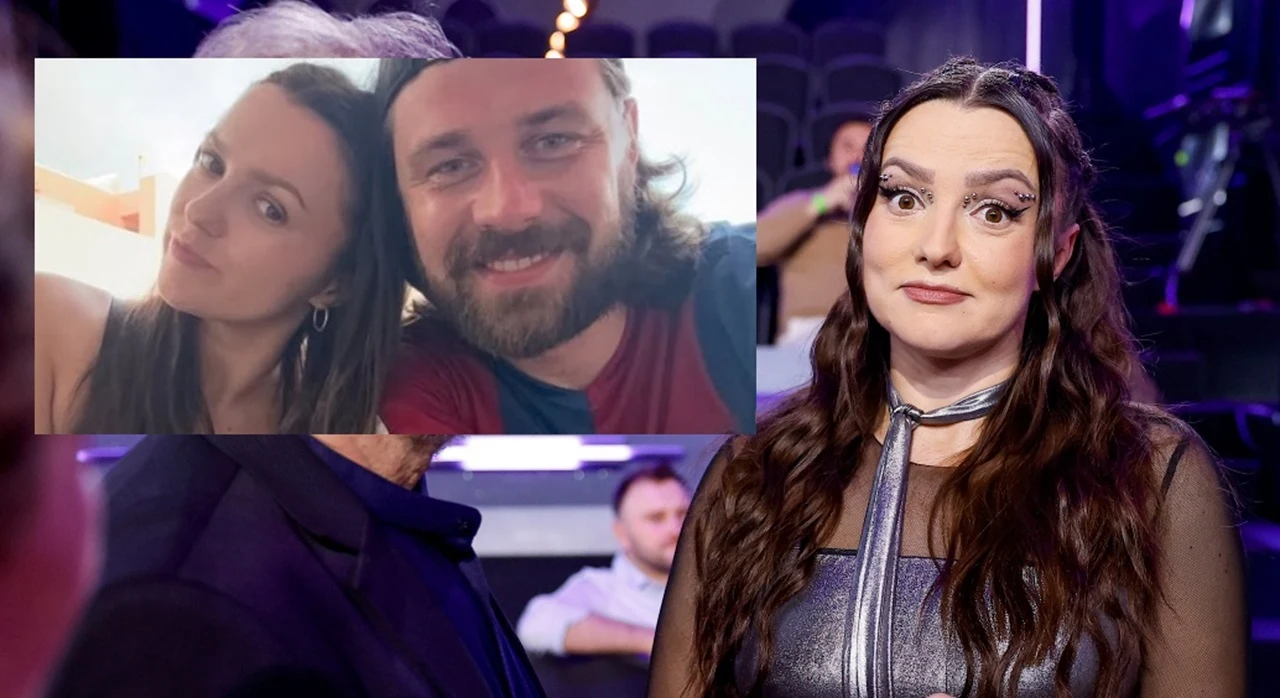 Trzy osoby sfotografowane w studiu telewizyjnym, na pierwszym planie kobieta z długimi ciemnymi włosami i wyrazistym makijażem, w tle widoczna publiczność i scena. W lewym górnym rogu wstawione zdjęcie pary uśmiechniętych ludzi pozującej do selfie.