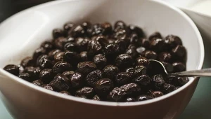 Czarne oliwki są nieco mniej kaloryczne niż te zielone
