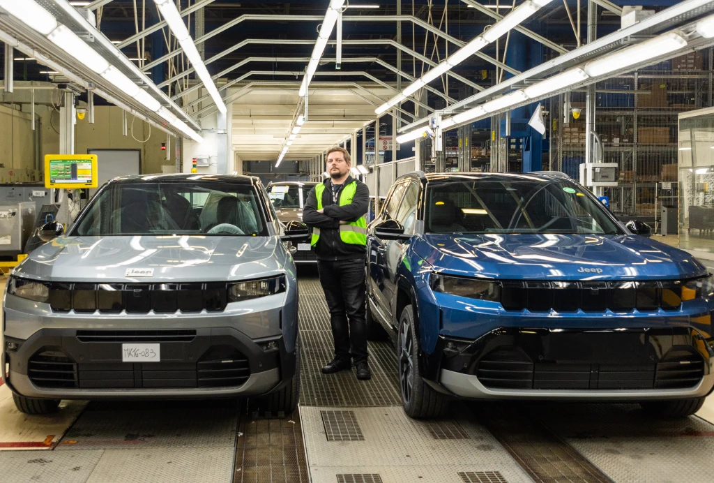 Produkcja Jeepa Compassa trzeciej generacji już się rozpoczęła, a ja z tej okazji miałem okazję zwiedzić fabrykę w Melfi, gdzie powstaje ten model Produkcja Jeepa Compassa trzeciej generacji już się rozpoczęła, a ja z tej okazji miałem okazję zwiedzić fabrykę w Melfi, gdzie powstaje ten model