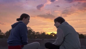 Jedenastka (Millie Bobby Brown) i Mike Wheeler (Finn Wolfhard) w finale "Stranger Things"