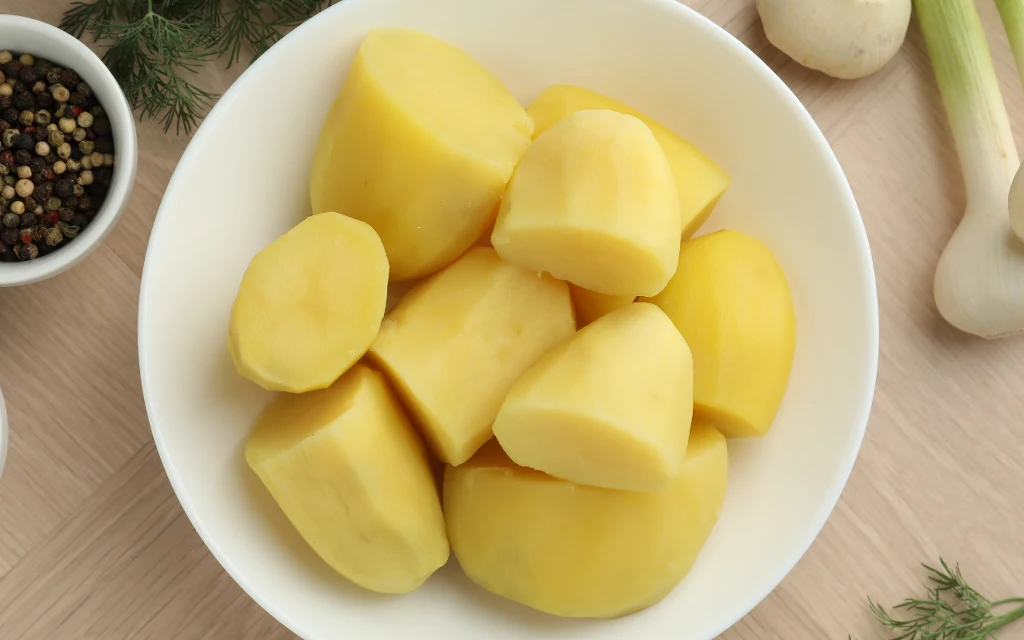 Powałki przygotowuje się z gotowanych ziemniaków, ale są dużo lepsze od kopytek