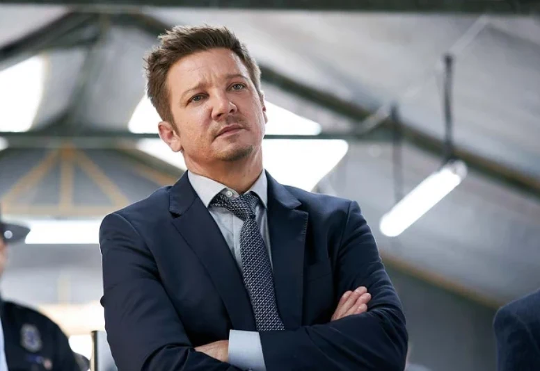 Jeremy Renner w serialu "Burmistrz Kingstown" Jeremy Renner w serialu "Burmistrz Kingstown"