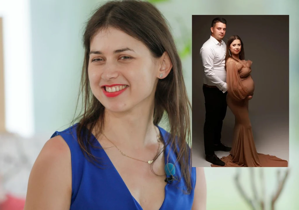 Ilona Tałanda z "Rolnik szuka żony 7" i jej mąż zostaną rodzicami Młoda kobieta w niebieskiej sukience z uśmiechem na ustach siedzi na pierwszym planie, w tle niewyraźne, jasne otoczenie. Wstawka pokazuje stojącą parę, kobieta w ciąży ubrana w długą, brązową suknię, obok niej mężczyzna w białej koszuli.