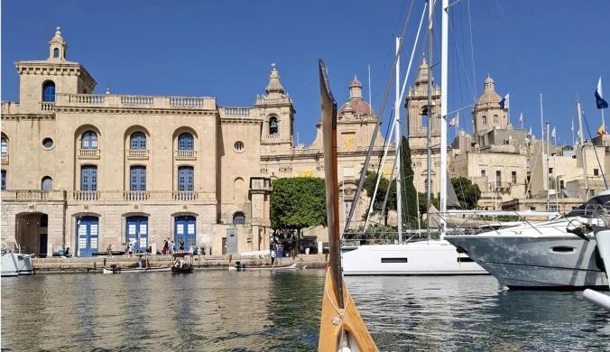 Ciepło, słonecznie i niezbyt drogo. Oto najlepsze kierunki na jesień