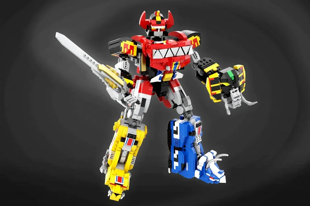 LEGO Megazord prezentuje się obłędnie - to zdecydowanie obowiązkowa pozycja dla fanów serialu "Power Rangers" Kolorowy robot zbudowany z klocków, trzymający miecz w jednej ręce, stojący na tle ciemnego, rozmytego tła. Konstrukcja składa się z wielu elementów w odcieniach czerwieni, żółci, czerni, bieli, niebieskiego oraz zielonego.