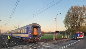 Tragedia na przejeździe kolejowym w Wielkopolsce. Kierowca nie przeżył