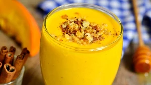 Jesienny „koktajl mocy” zamiast kawy. Oczyszcza jelita, dodaje energii