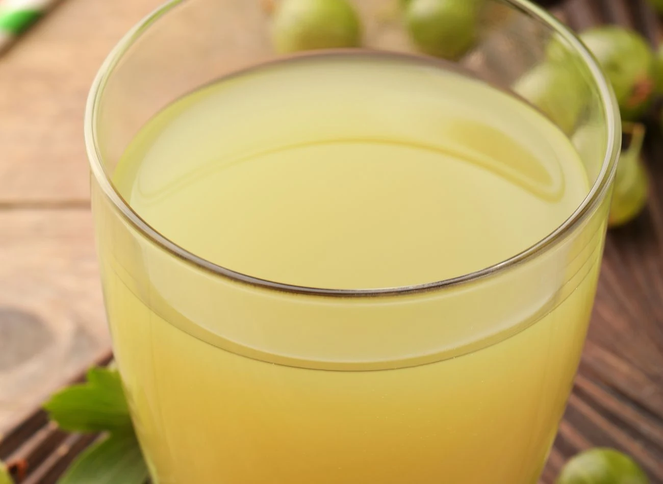 Ten smaczny sok ma właściwości przeciwzapalne, pomaga zbić gorączkę. Ten smaczny sok ma właściwości przeciwzapalne, pomaga zbić gorączkę.