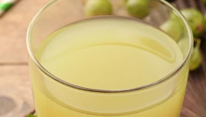 Mało kto wie, że ten sok zbija gorączkę. Dba też o stawy i uspokaja